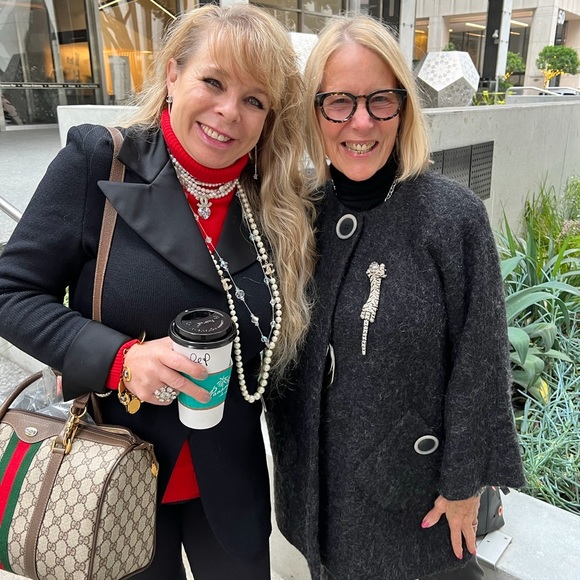 🌹CHANEL BROACH  🌹SEE PICS  🌹OPEN TO TRADE with reputable P♥️SH Seller - Picture 15 of 16